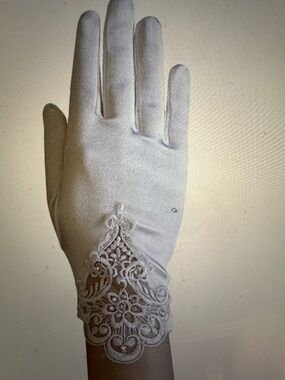 White Lace-Trim Kids Gloves  with Floral Applique, satin, 8-12 years.